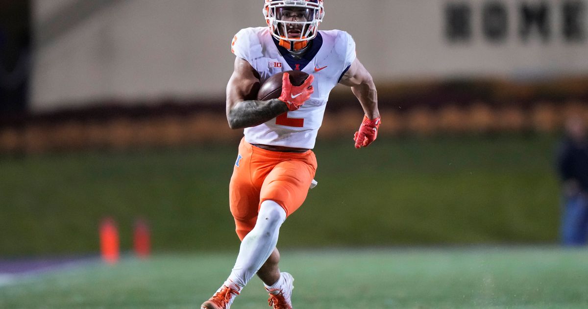 Illinois Football on X: 𝟑𝐤 @chasebrown____ reaches 3,000