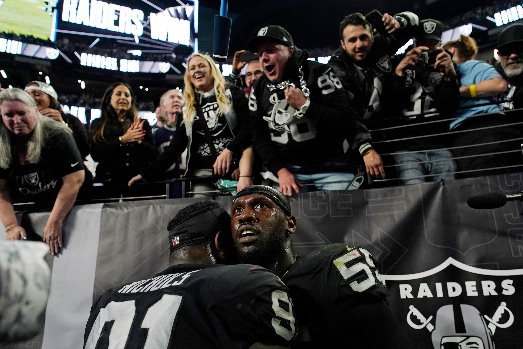 NFL Twitter goes bonkers after Raiders unreal final play win
