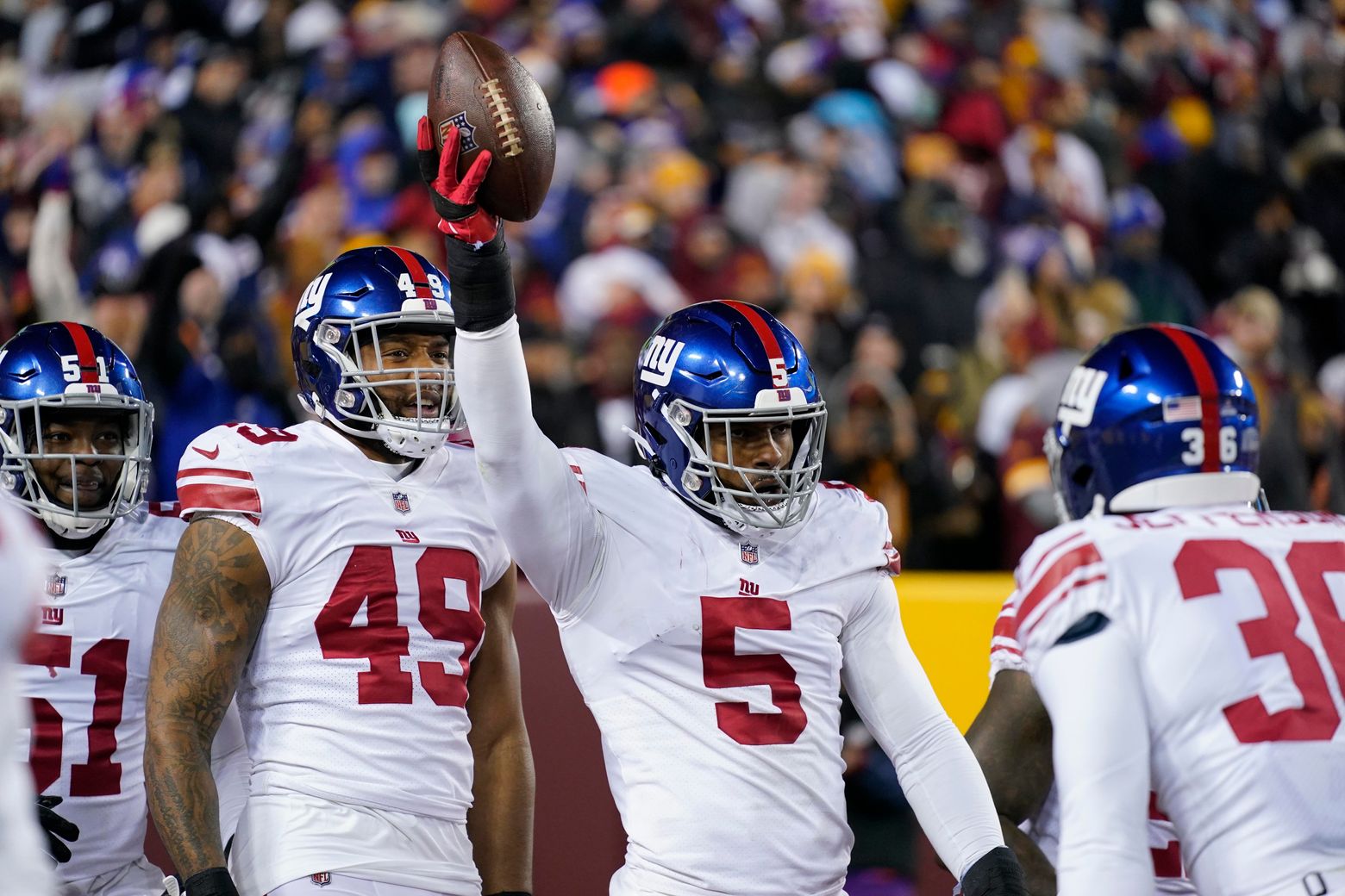 Long field goal attempt falls short at end of OT, Giants and Commanders end  tied - CBS New York