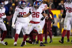 Giants beat Commanders in prime time to end winless streak