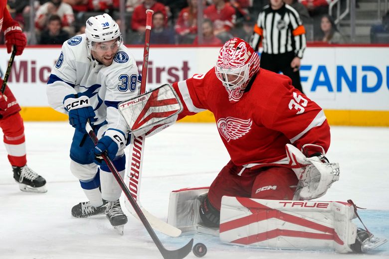 Wings end 6-game skid vs. Bruins, Bruins