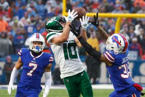 AFC-leading Bills overcome elements, beat White, Jets 20-12