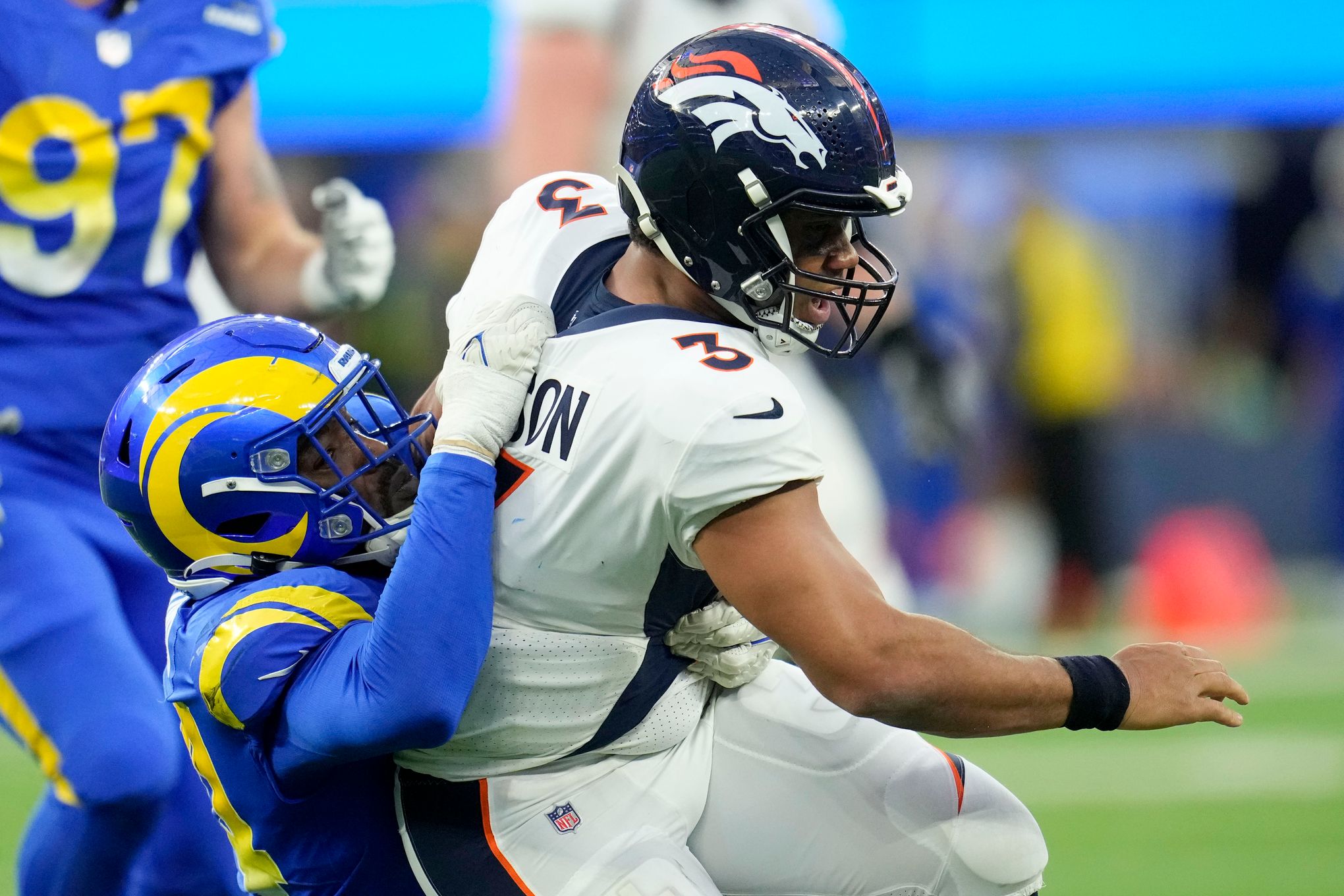 Broncos' Jerry Jeudy greets fans at Denver cell phone store