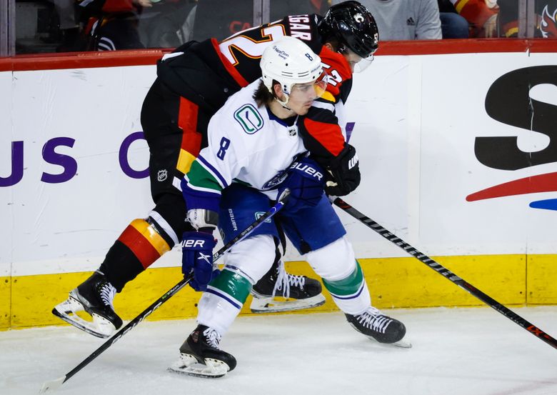 Flames: Mangiapane scores sick goal after taking a pass off his skate