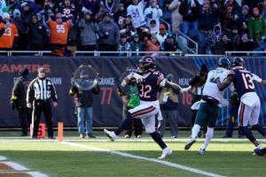 Hurts runs for 3 TDs as Eagles squeeze by Bears 25-20 - WHYY