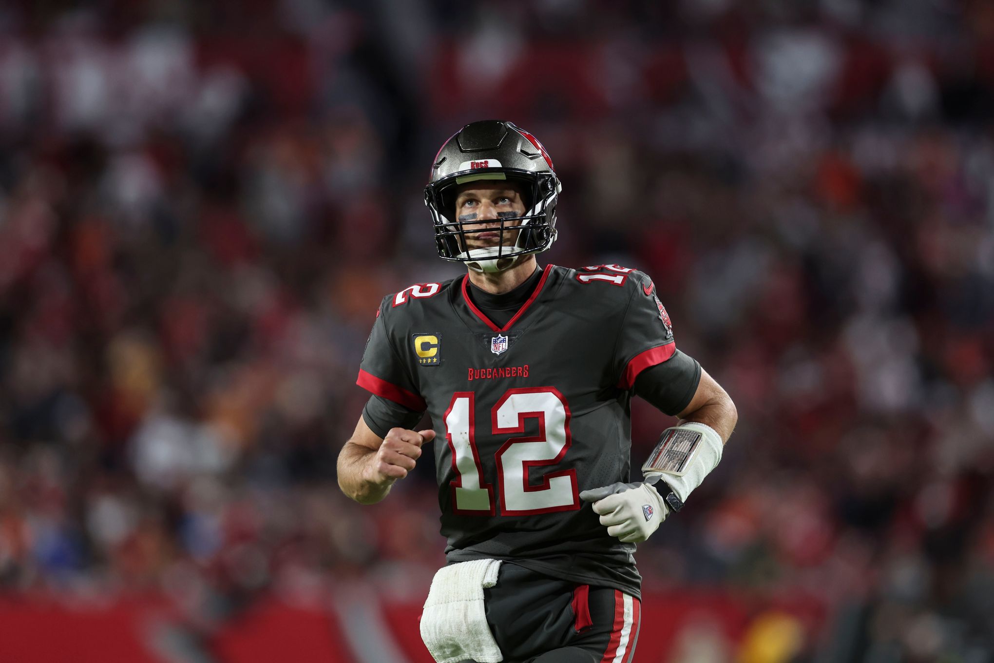 Brady leads Bucs' rally past Panthers for NFC South title - The