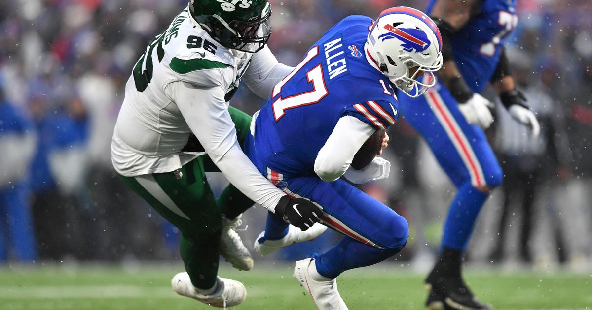 East Rutherford, New Jersey, USA. 24th Nov, 2019. New York Jets defensive  tackle Quinnen Williams (95) during a NFL game between the Oakland Raiders  and the New York Jets at MetLife Stadium