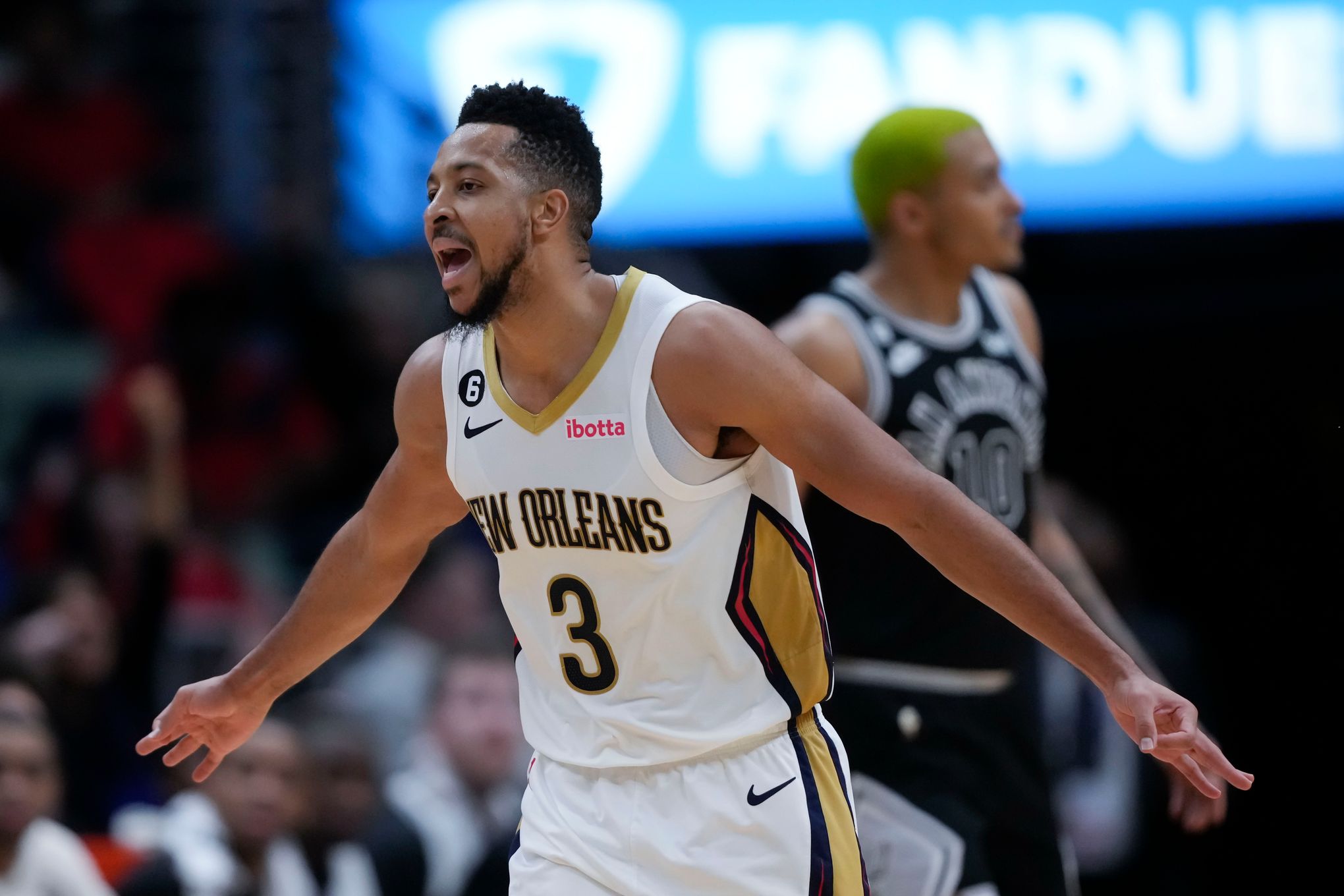 CJ McCollum goes off in 1st half as Pelicans hold off Spurs in NBA play-in  game