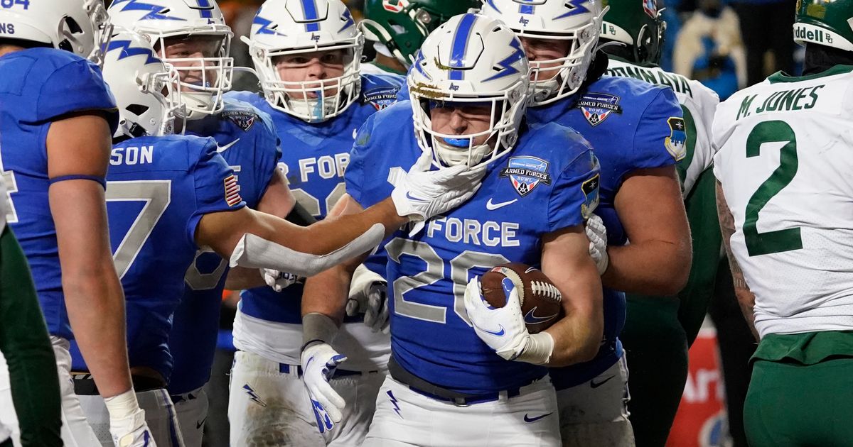Air Force beats Baylor 30-15 in chilly Armed Forces Bowl