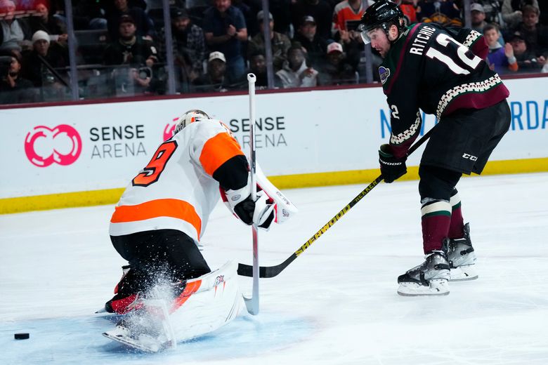 Coyotes' Clayton Keller (hat trick) nets OT winner vs. Flyers