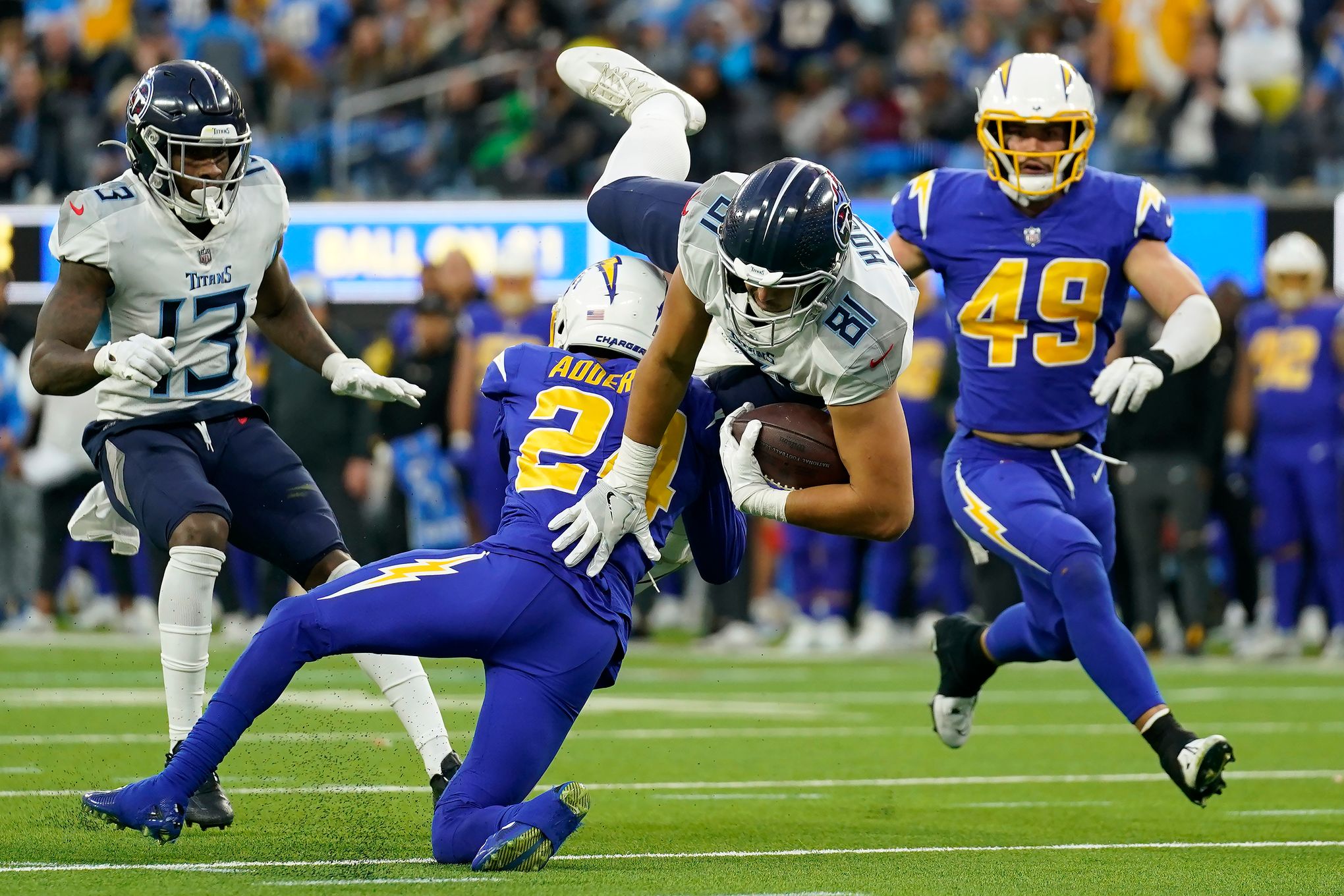 Titans lose on late field goal to Chargers, 17-14