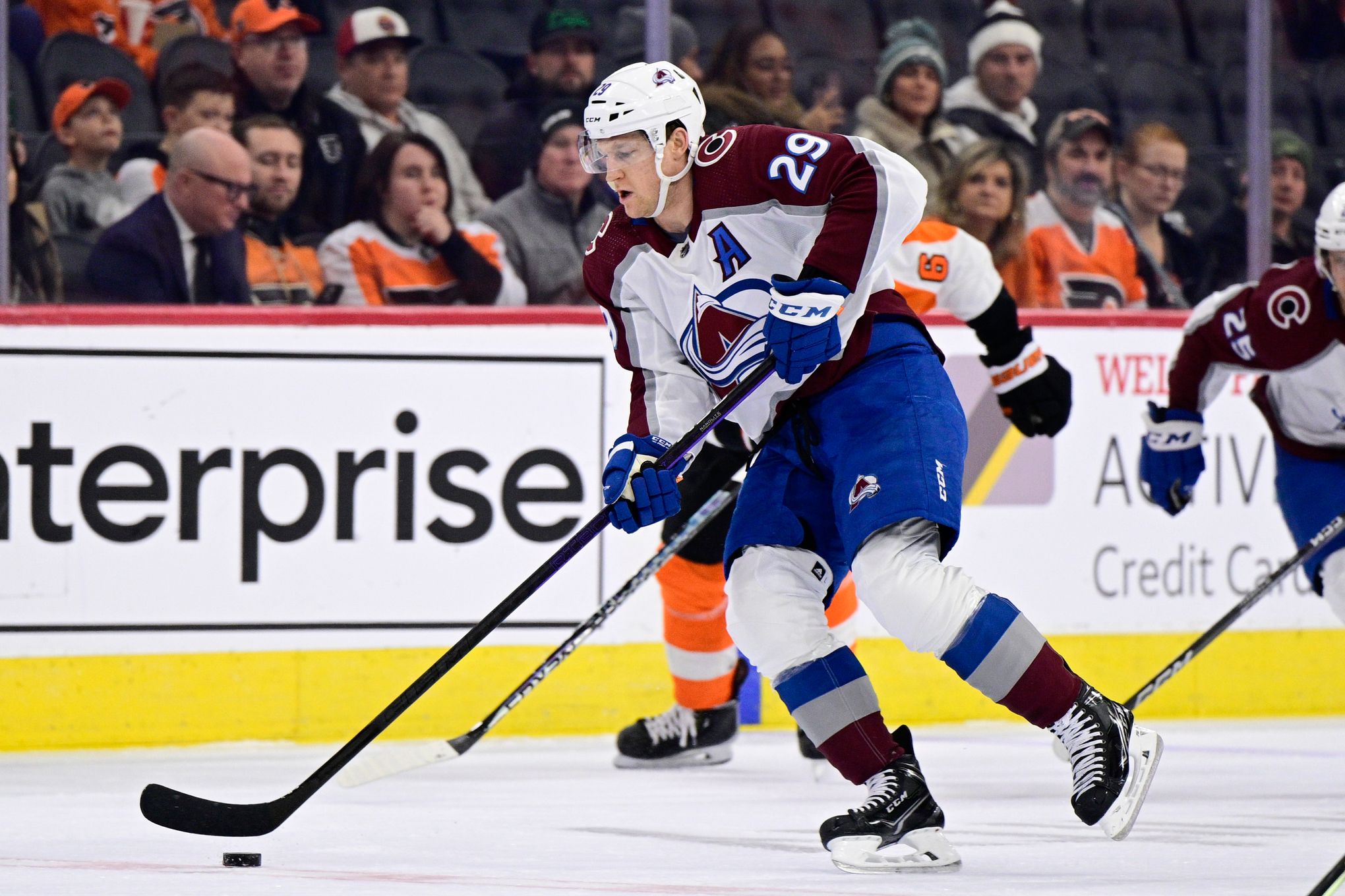 Nathan MacKinnon signs eight-year extension with Colorado