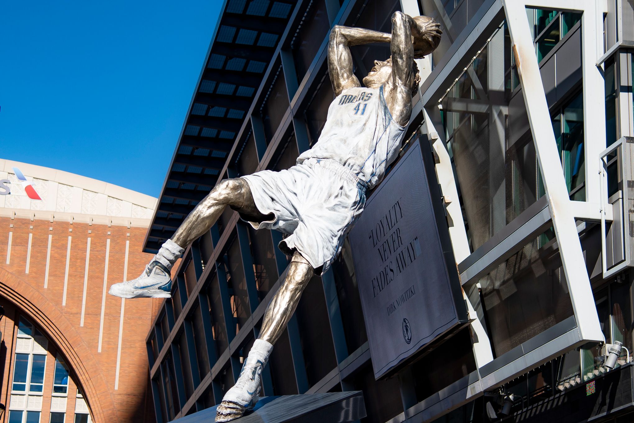 Dirk Nowitzki Signed Mavericks Replica 2011 NBA Champions Larry