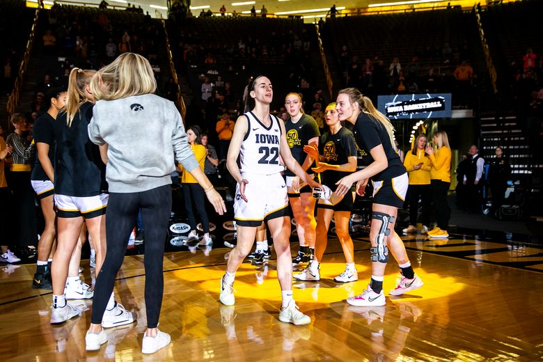 Caitlin Clark reaches 2K career points; Iowa beats Dartmouth | The Seattle  Times