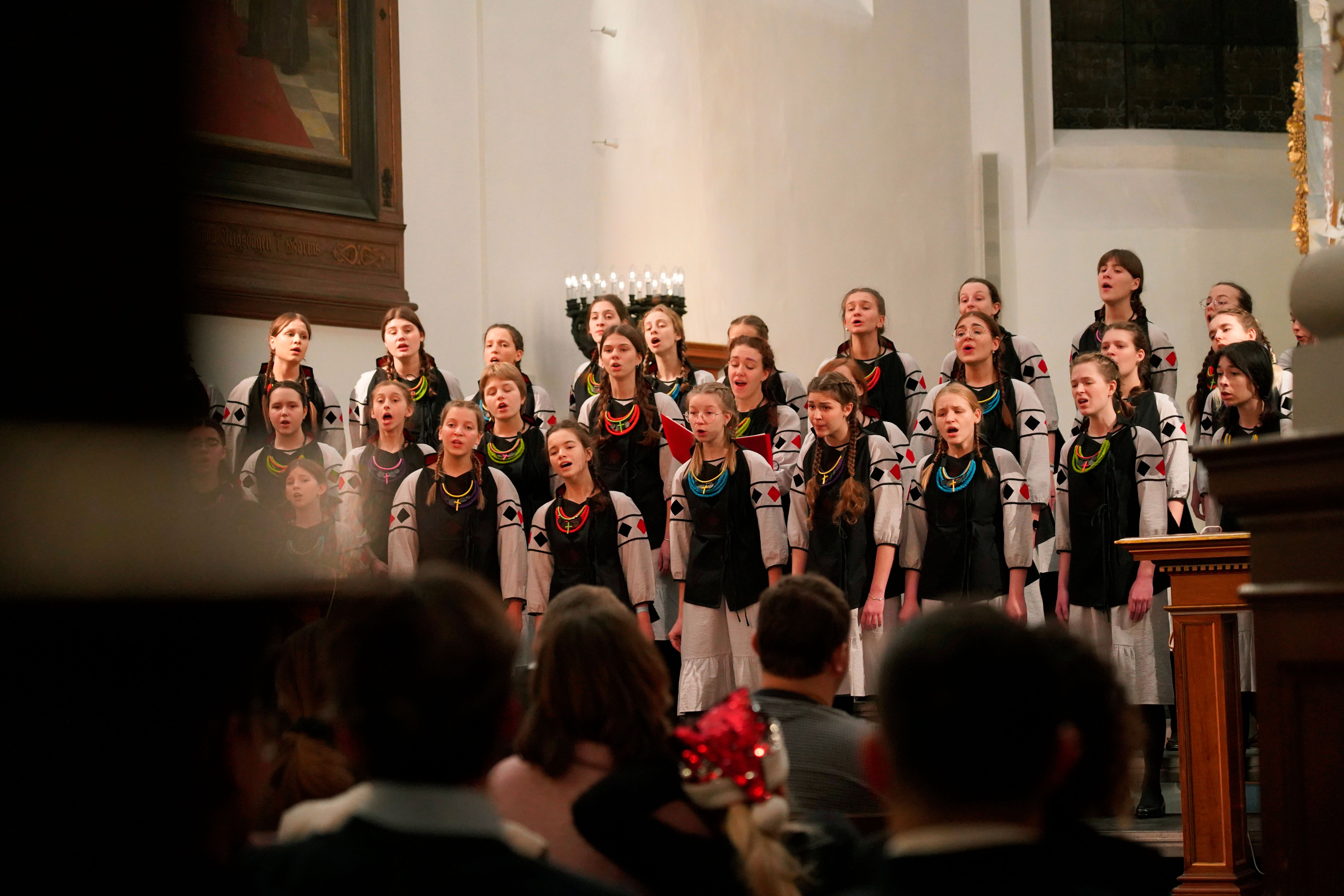 Ukrainian youth choir defies war with messages of freedom The