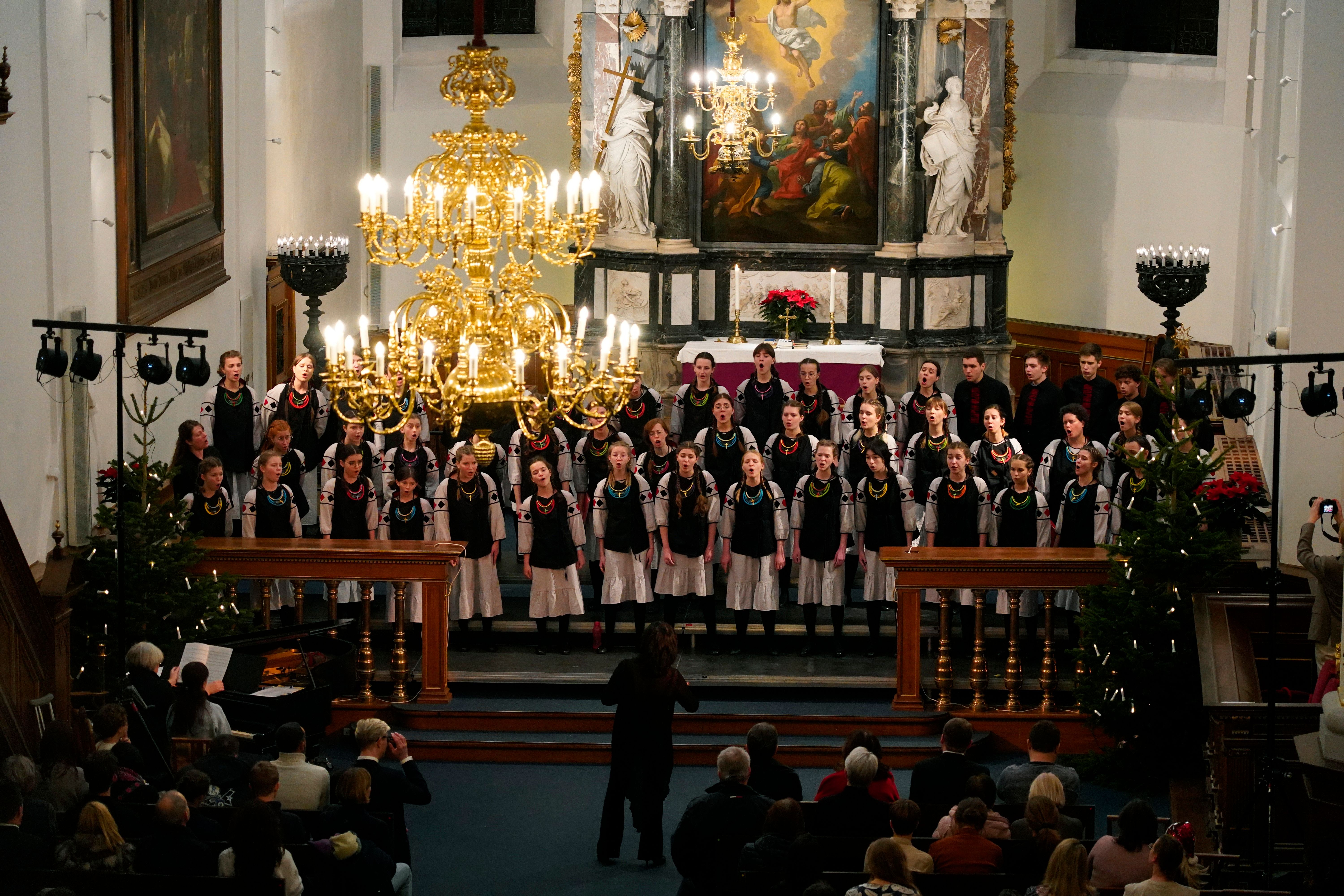 Ukrainian youth choir defies war with messages of freedom The