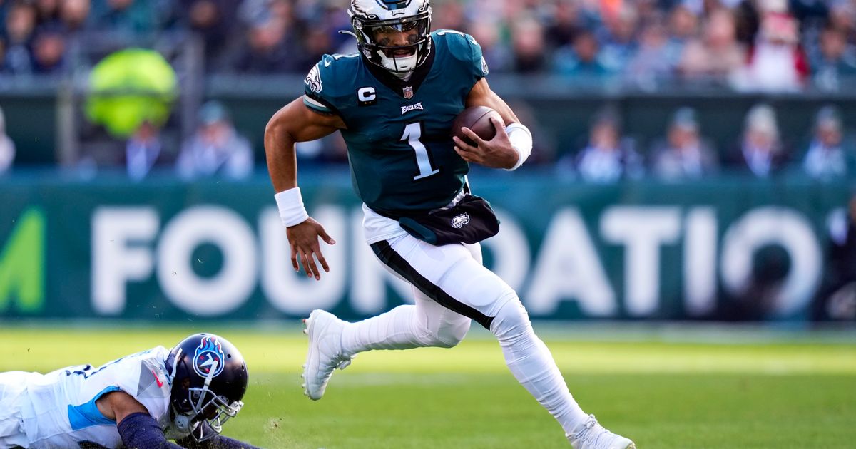 Eagles coach refuses to rule out injured QB Hurts vs Cowboys