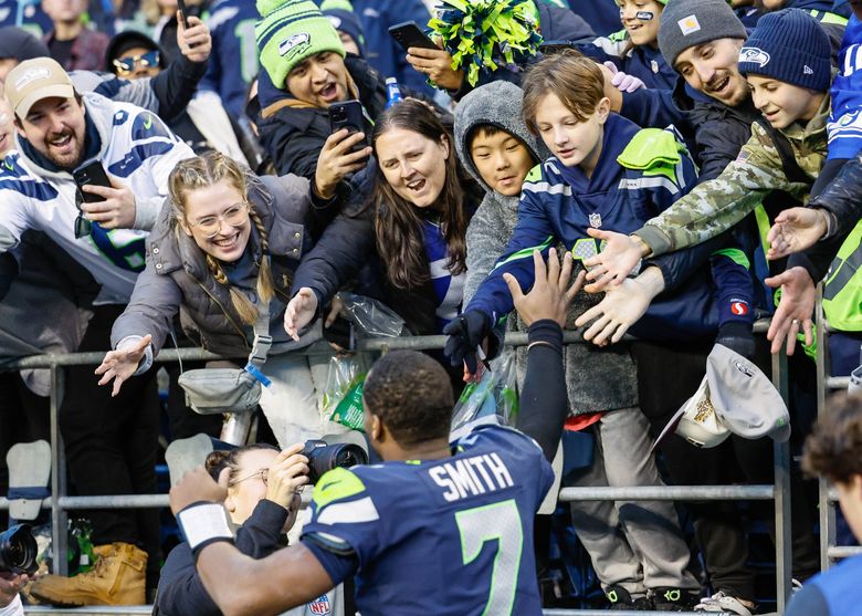 PHOTOS: Fan Friday vs. Seahawks