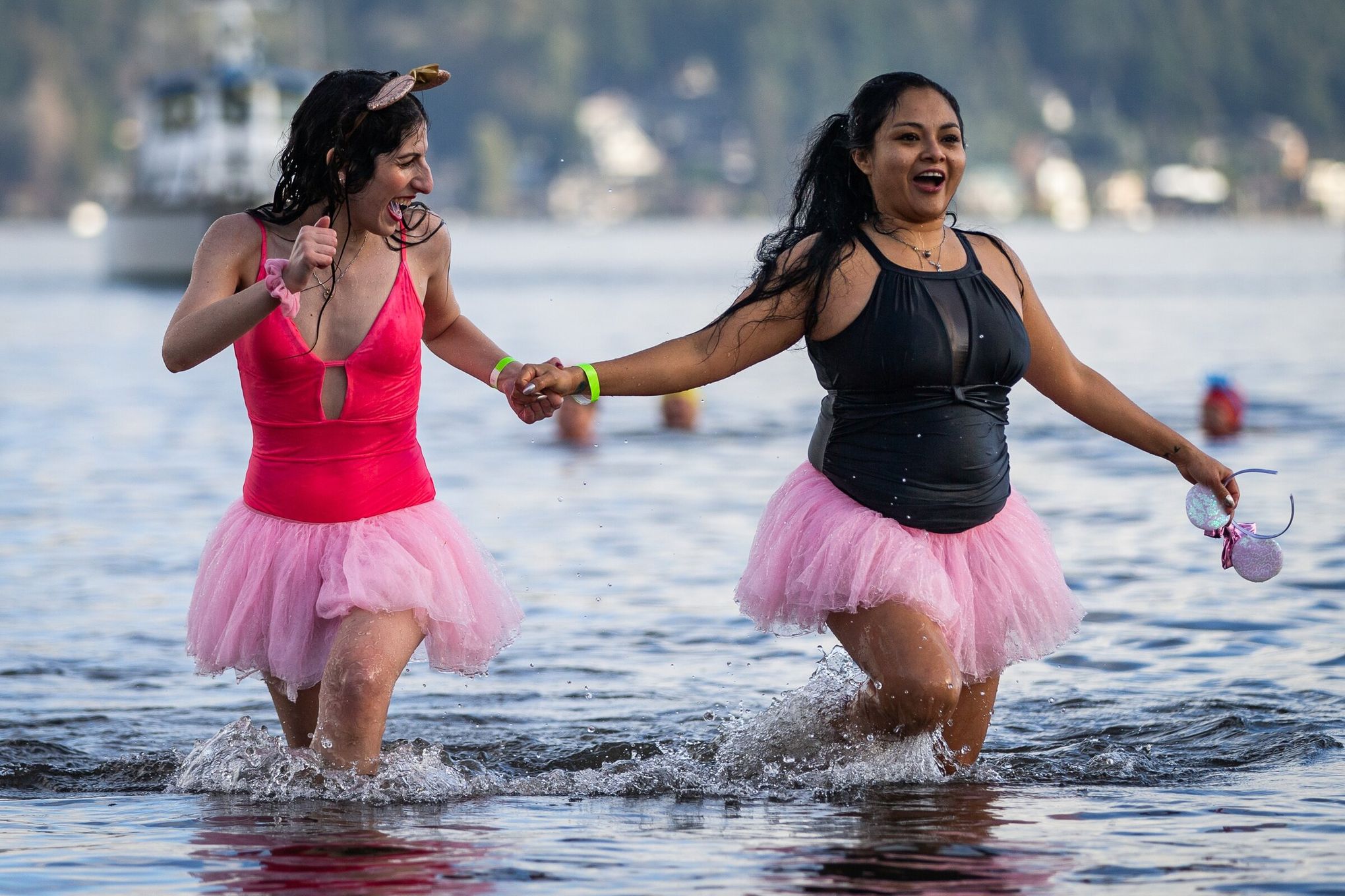 A 2023 plunge into chilly Puget Sound - Edmonds Beacon