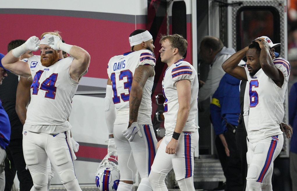 Buffalo Bills players and staff kneeled in prayer for Bills safety