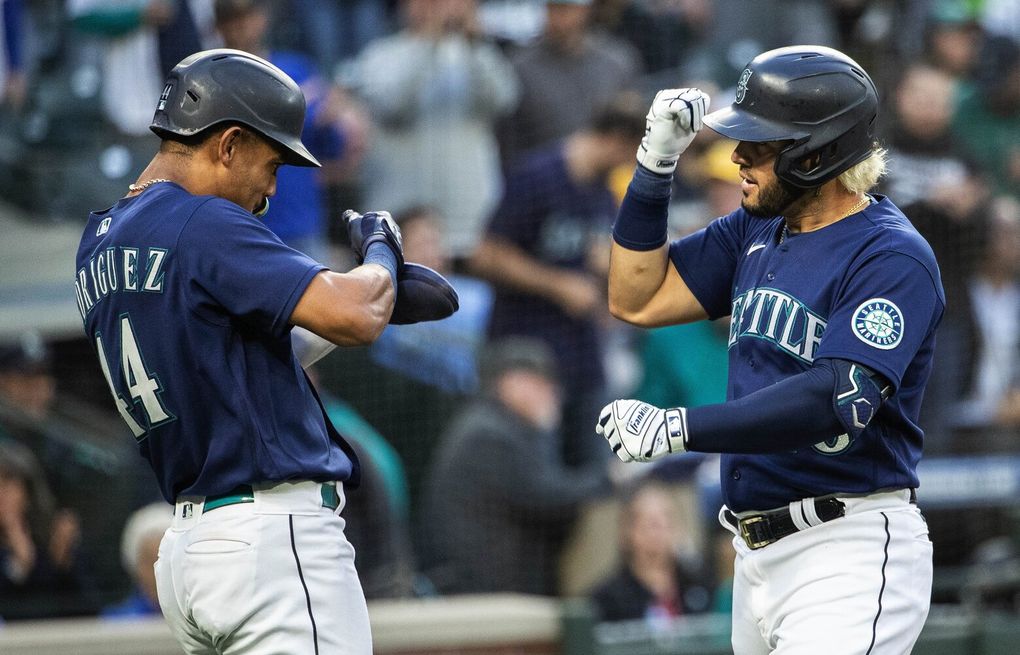 2B Adam Frazier likes Mariners' playoff chances with their roster