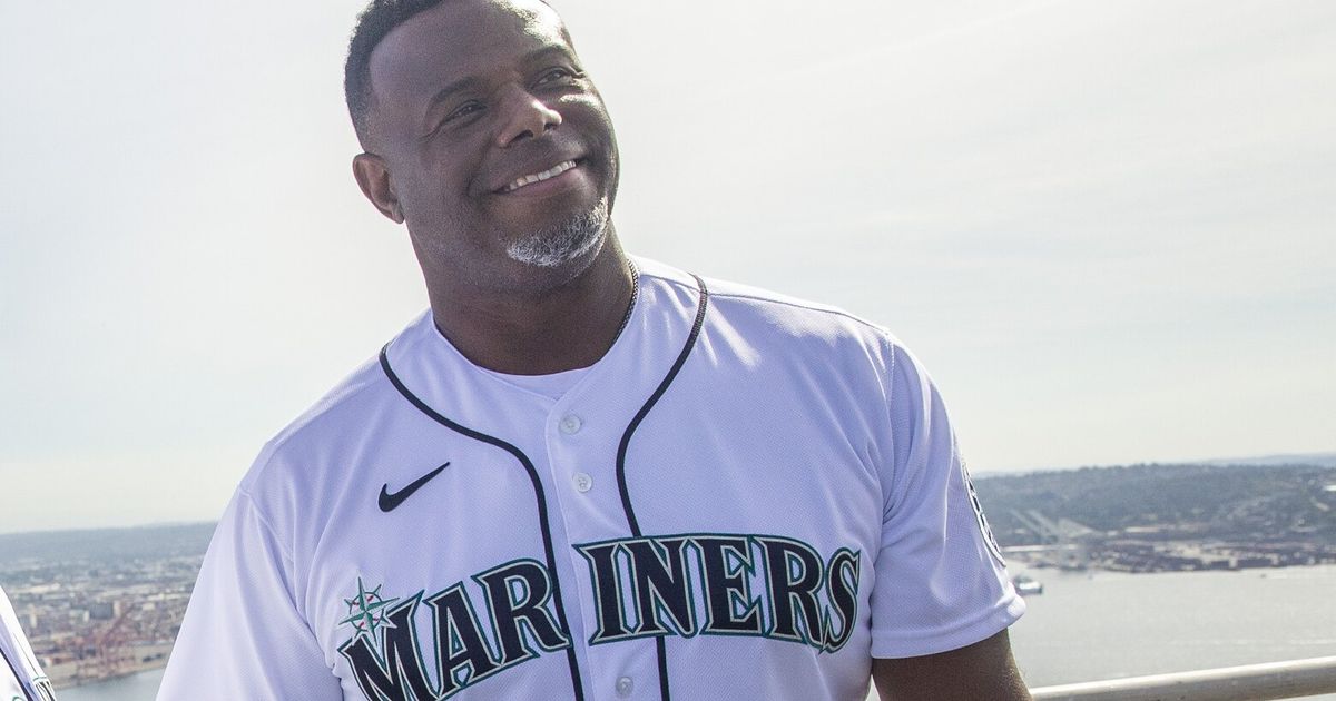 Seattle Mariners - Iconic. In 1995, Ken Griffey Jr. met with former Negro  Leagues players ahead of our Turn Back the Clock game honoring the 75th  anniversary of the league. #TBT, #BHM