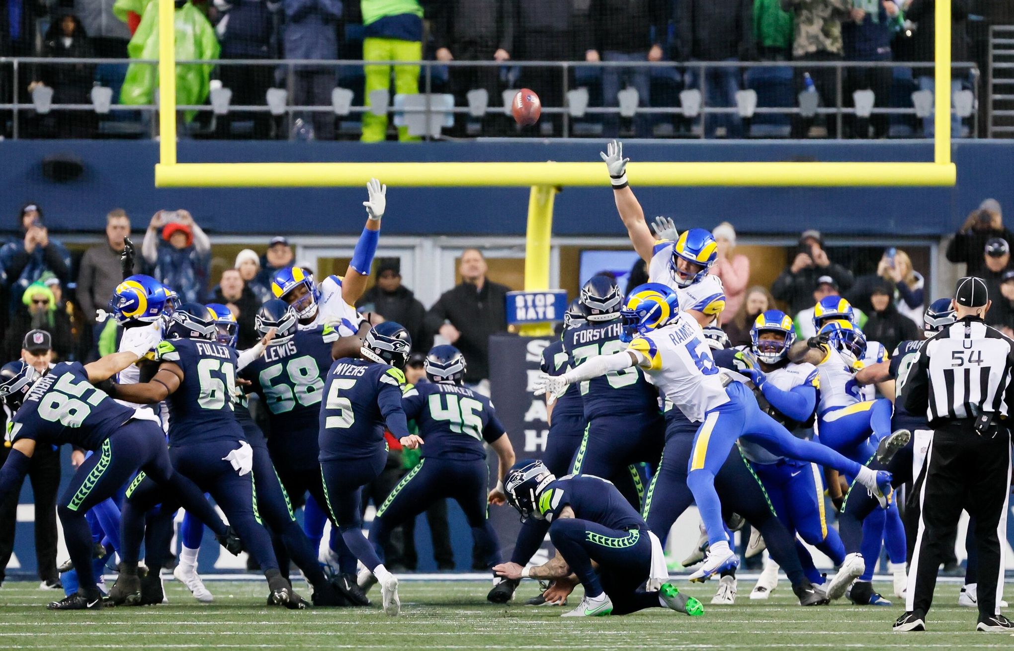 DK Metcalf shares a fitting combo Seahawks, Lions logo for Week 18