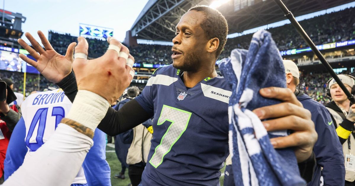 Social Media Reacts: Seahawks Celebrate Mariners Clinching Playoff