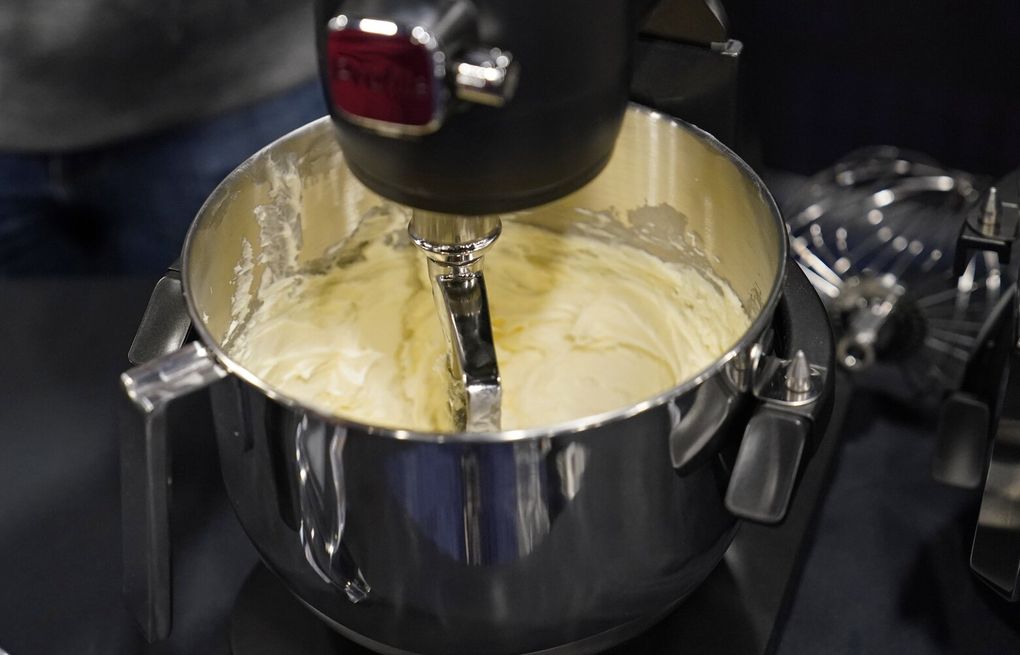 What's the Best Stand Mixer? GE Profile Smart Mixer Has Auto Sense Tech,  Scale - Bloomberg