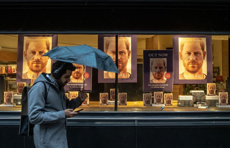 Copies of “Spare,” the new memoir by Prince Harry, at a Waterstones in London on the morning of Tuesday, Jan. 10, 2023. British booksellers expect “Spare” to be one of the biggest titles of 2023. (Andrew Testa/The New York Times) XNYT41 XNYT41