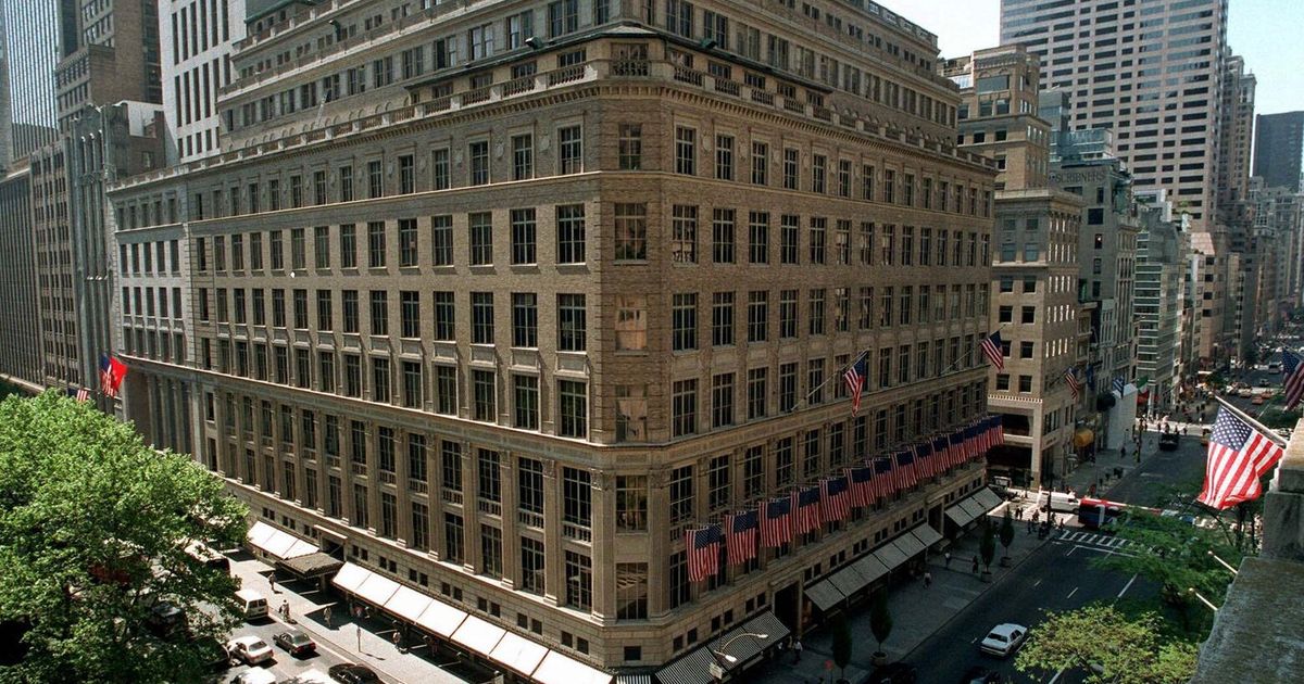Saks Fifth Avenue Owner Unveils Plan for Casino at NYC Store - The New York  Times