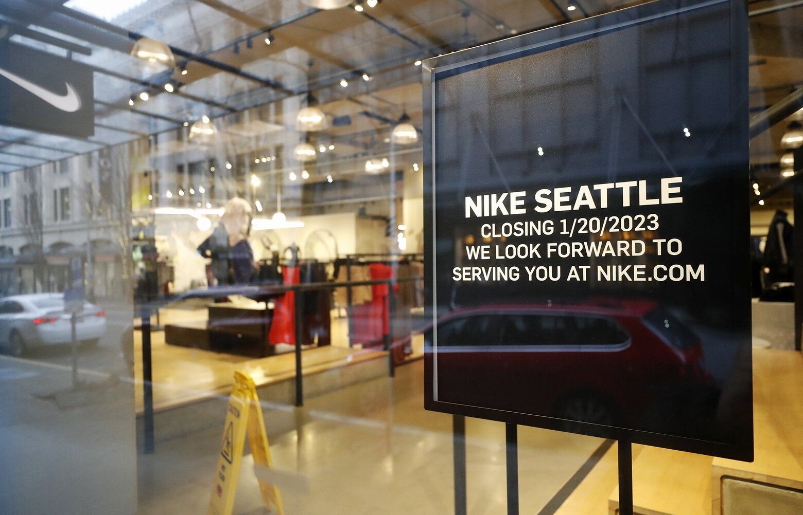 Nike store outlet london opening times