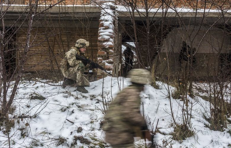 FILE – A Ukrainian military training exercise near Kyiv on Nov. 25, 2022. After months of discussions, the Biden administration is finally starting to concede that Kyiv may need the power to strike Crimea, even if such a move increases the risk of escalation. (Brendan Hoffman/The New York Times) XNYT75 XNYT75