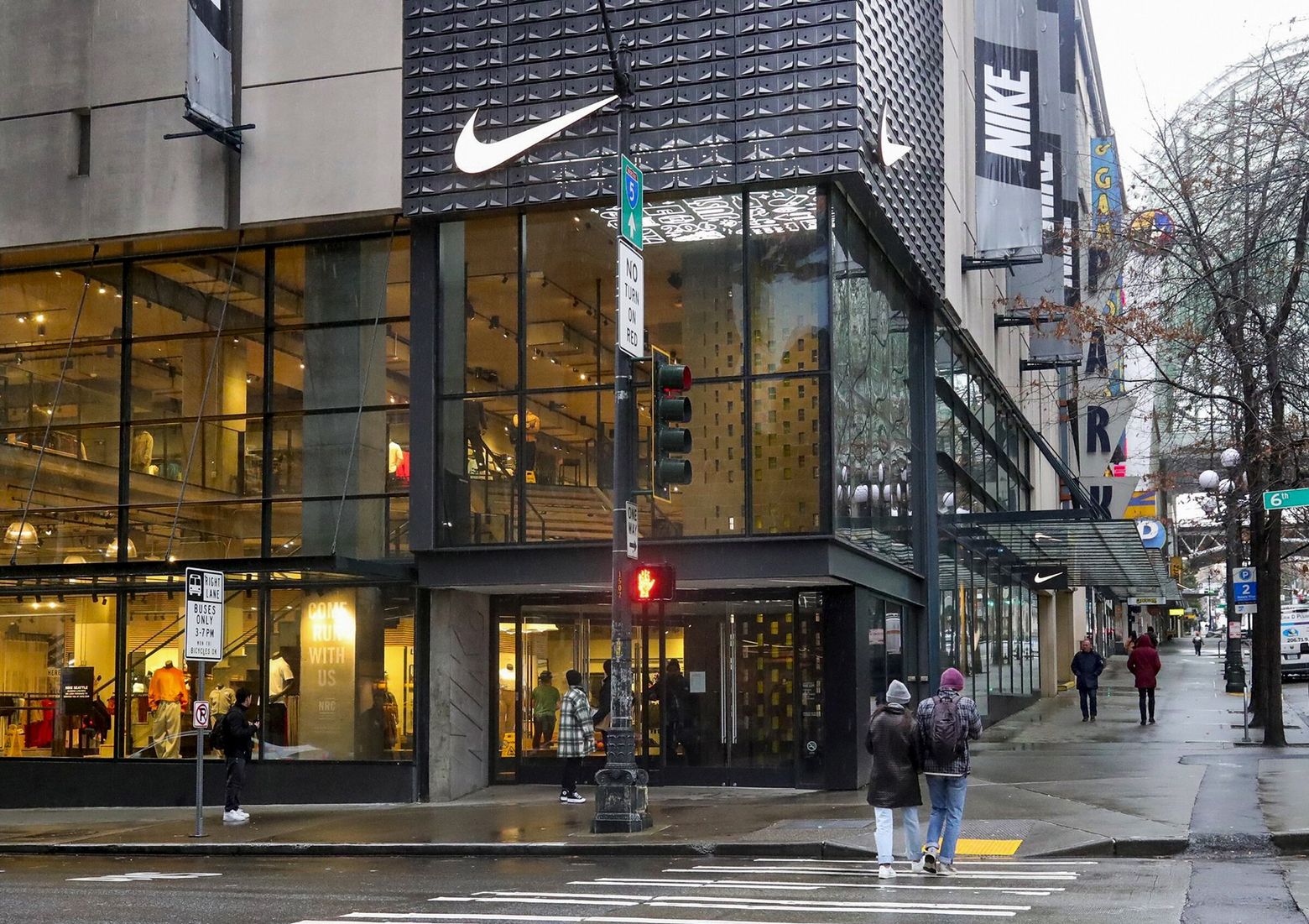 Adolescent Aannemer Miniatuur Nike's exit shows just how far downtown Seattle is from a comeback | The  Seattle Times
