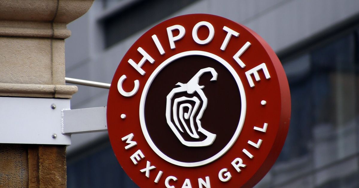 Chipotle agrees to pay after closing store that sought union The