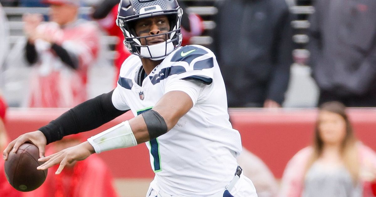 Seattle Seahawks QB Geno Smith Regression: Reason Seattle 'Falls Apart'? -  Sports Illustrated Seattle Seahawks News, Analysis and More