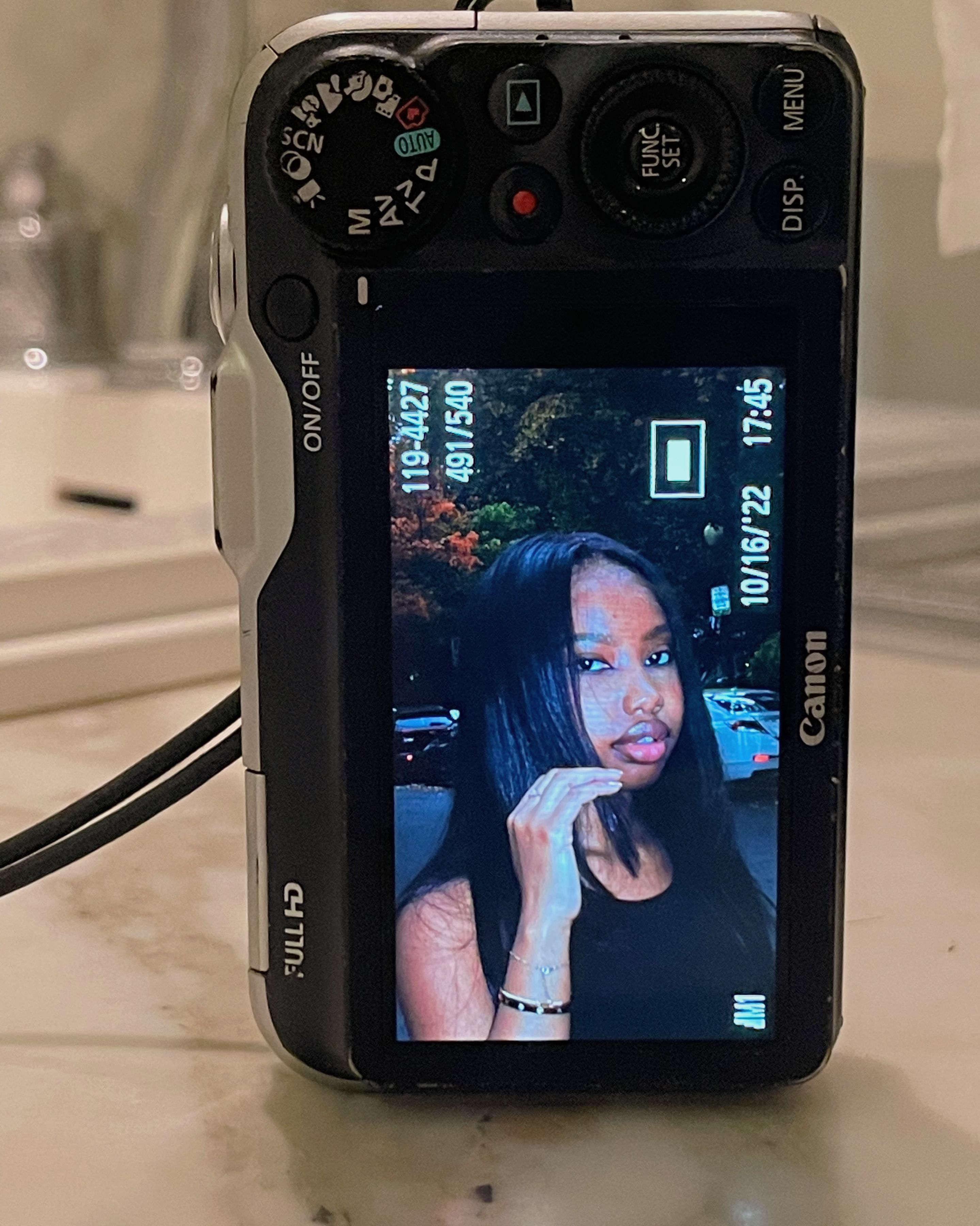 The hottest Gen Z gadget is a 20-year-old digital camera | The