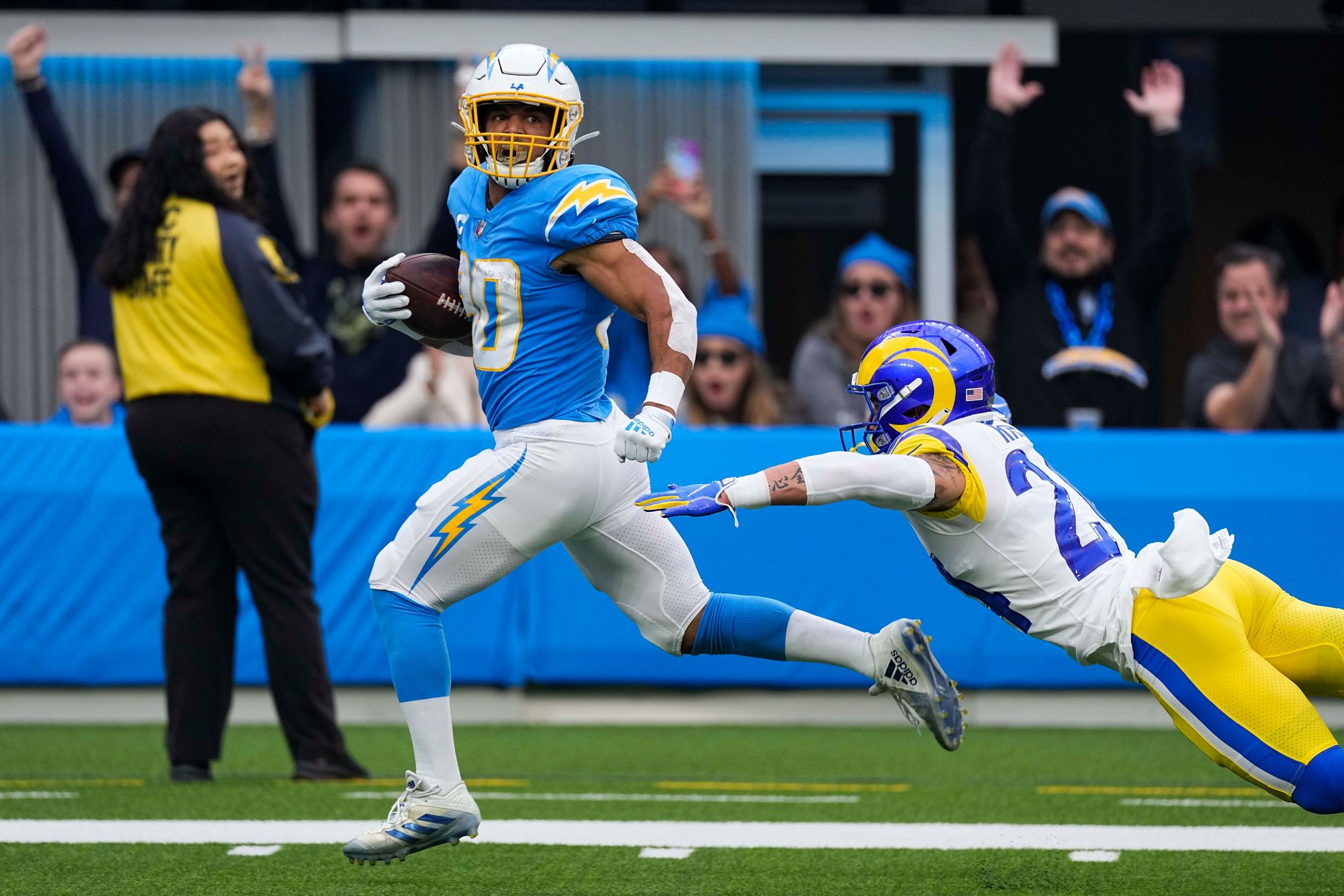 Chargers-Broncos Wild Card Preview: Austin Ekeler could be key to win over  Denver - Bolts From The Blue