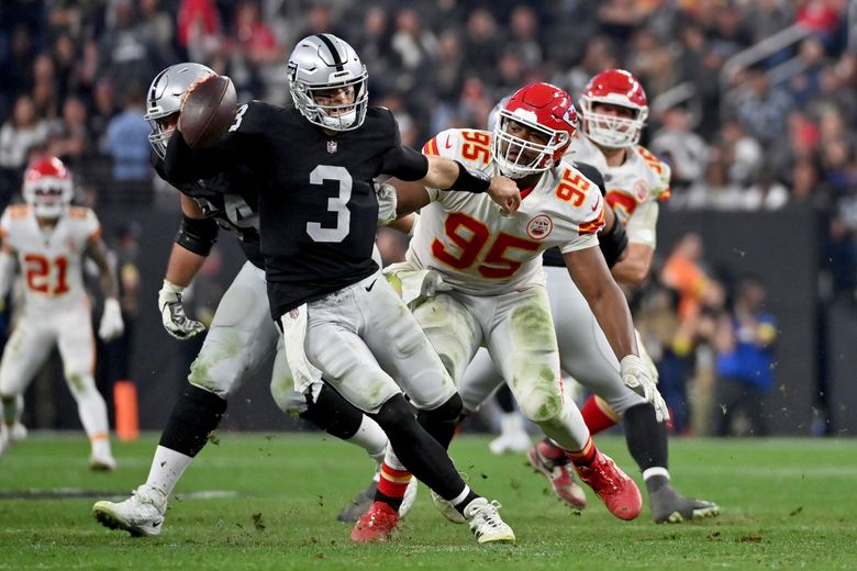 Kansas City Chiefs defensive tackle Chris Jones (95) against the Las Vegas  Raiders in an NFL