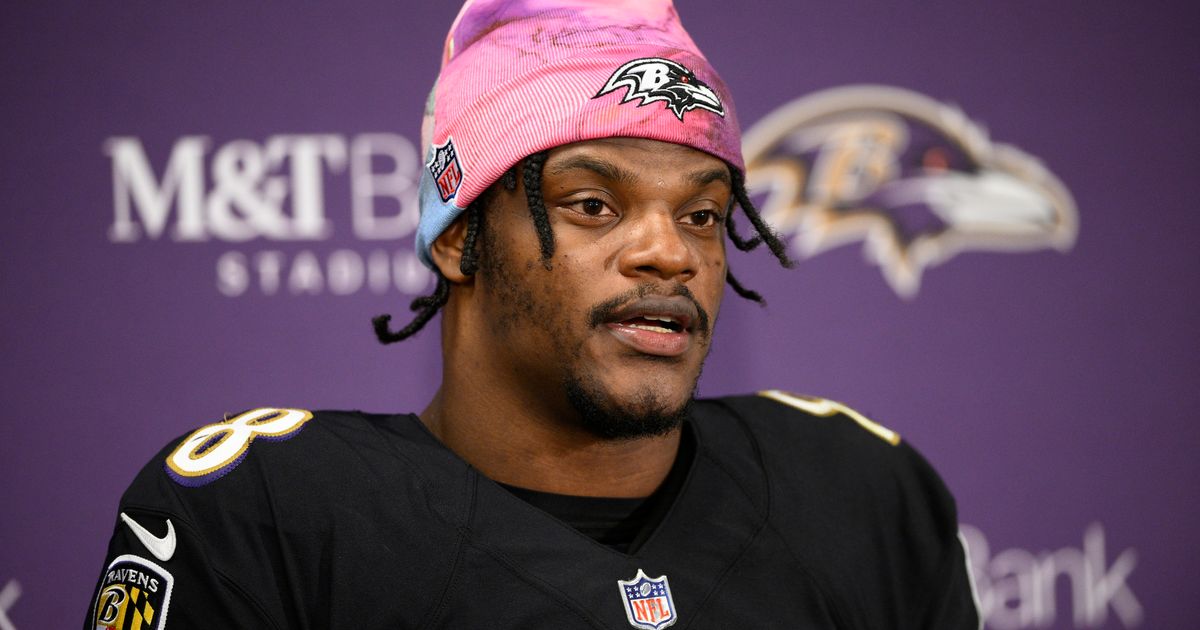 Baltimore Ravens quarterback Lamar Jackson answers questions from the media  after an NFL football training camp practice, Wednesday, July 26, 2023, in  Owings Mills, Md. (AP Photo/Gail Burton Stock Photo - Alamy