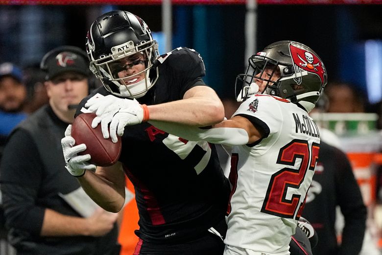 Falcons defensive coordinator Pees injured during warmups