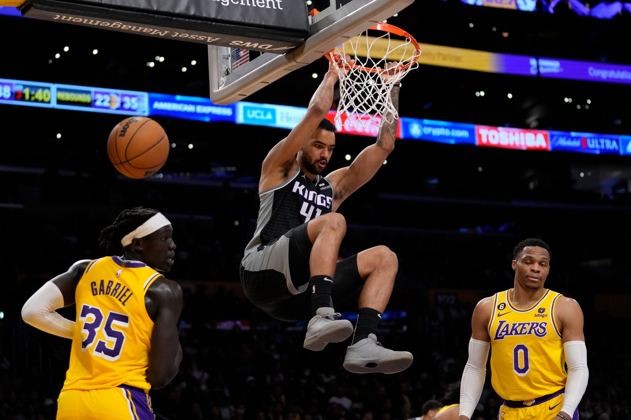 Kings beat Lakers 116-111 for 5th straight victory | The Seattle Times, image size:2040x1360