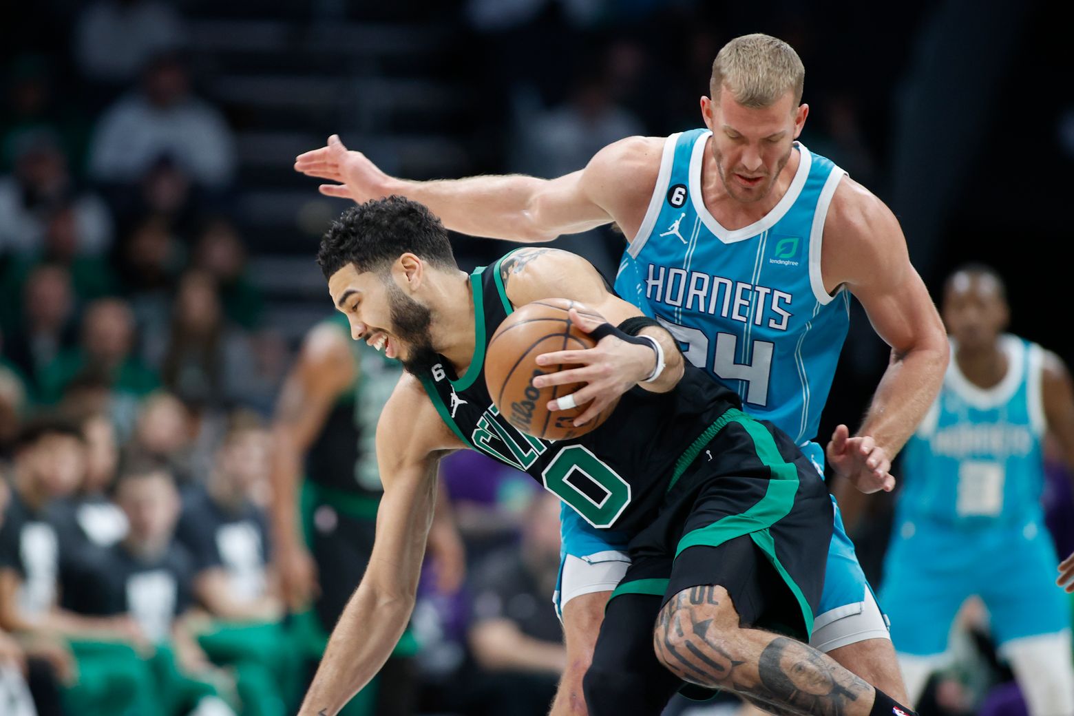 AP source: Walker tells Hornets he's joining Celtics