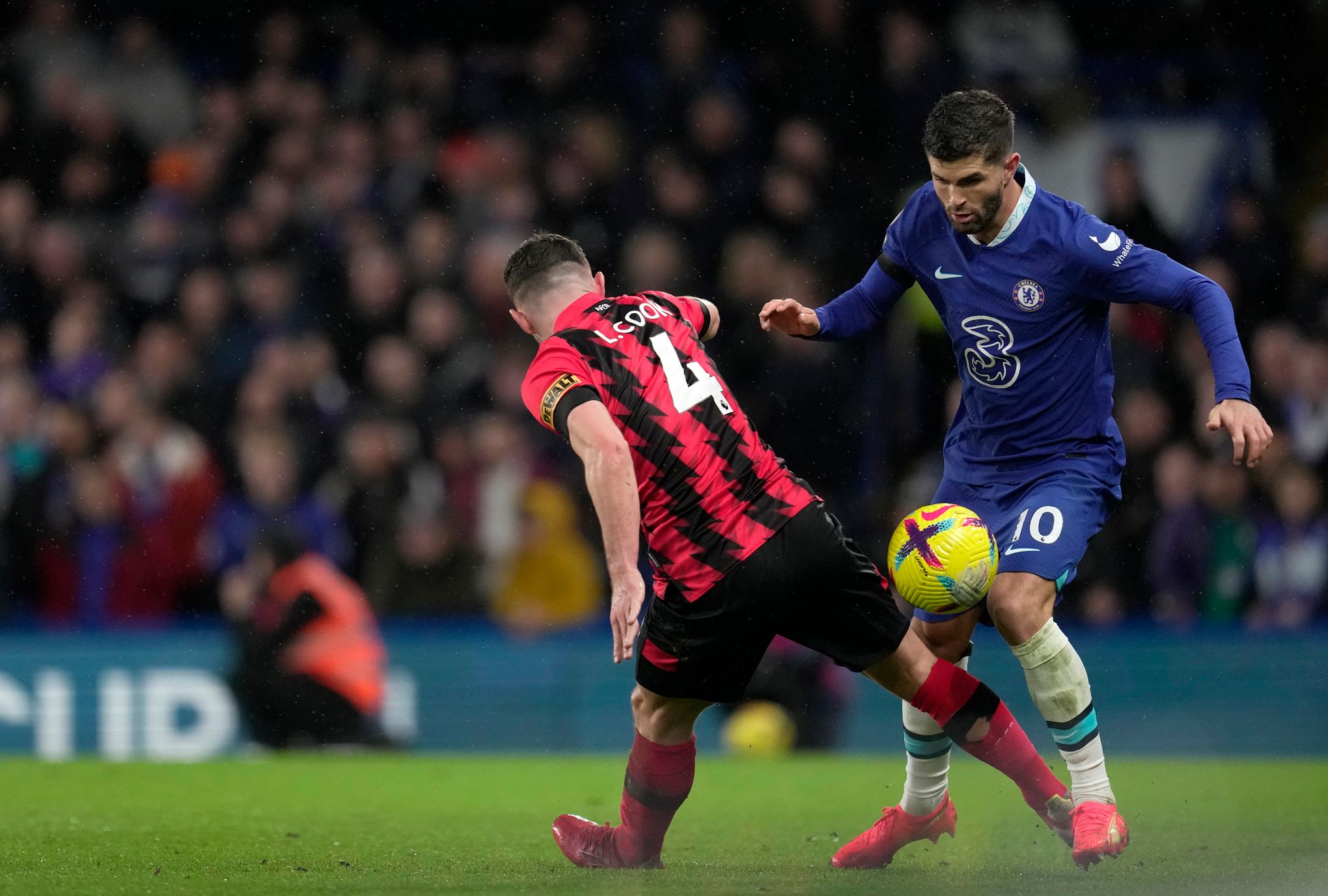 Chelsea Winger Christian Pulisic Suffers Knee Injury, Joins Long