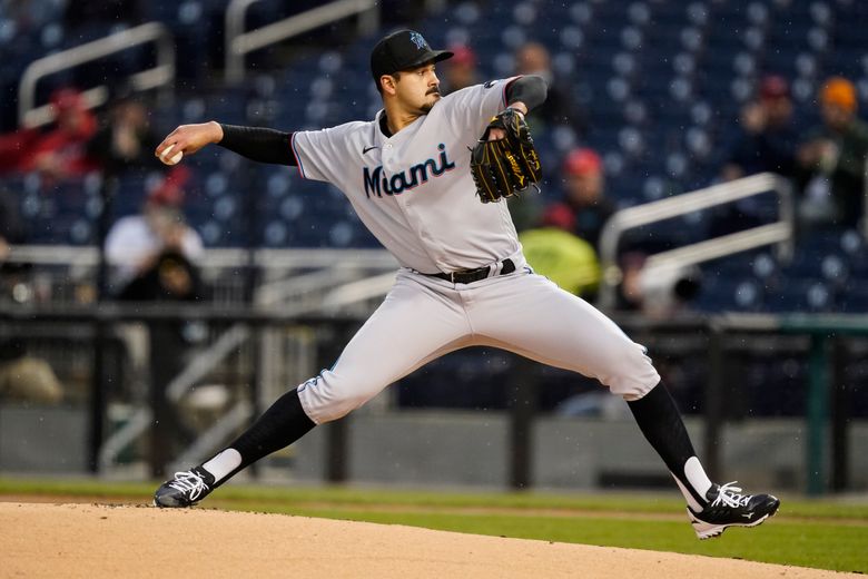 Twins trade batting champ Arraez to Marlins for Pablo López