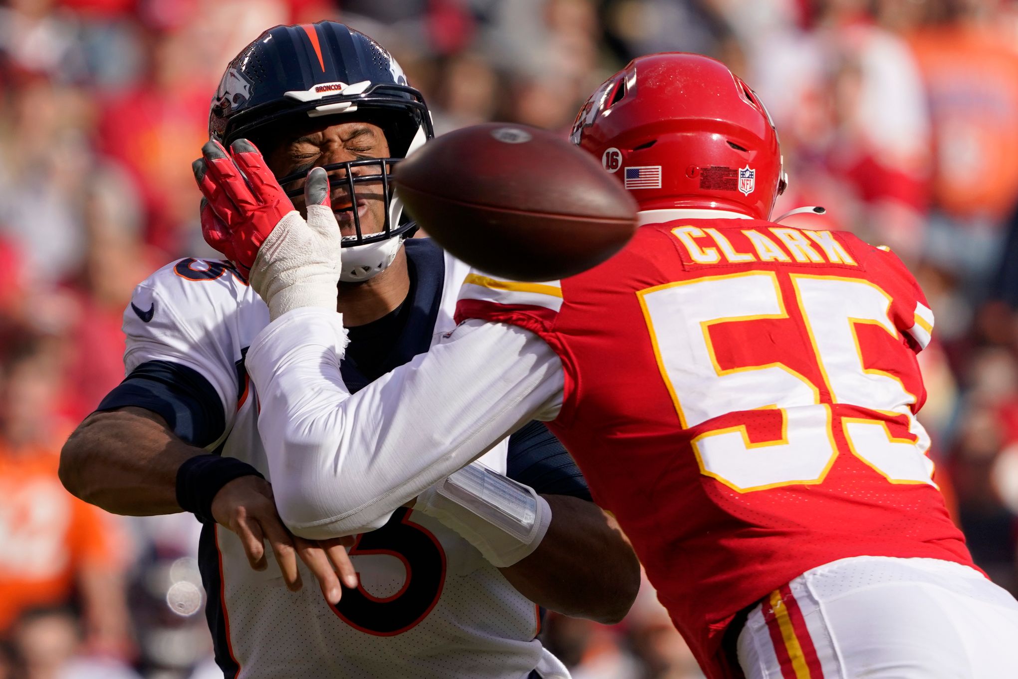 Blake Bell Leaps into the Stands after Hauling in Patrick Mahomes