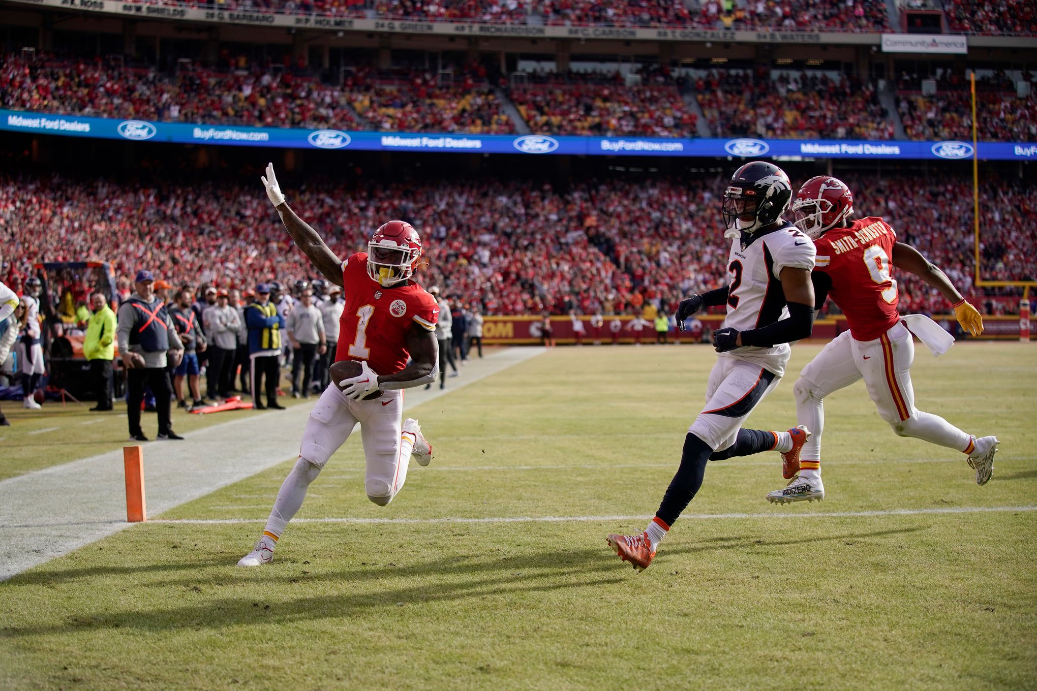 MNF preview: Chiefs look to stay on top, Raiders try to dig out of