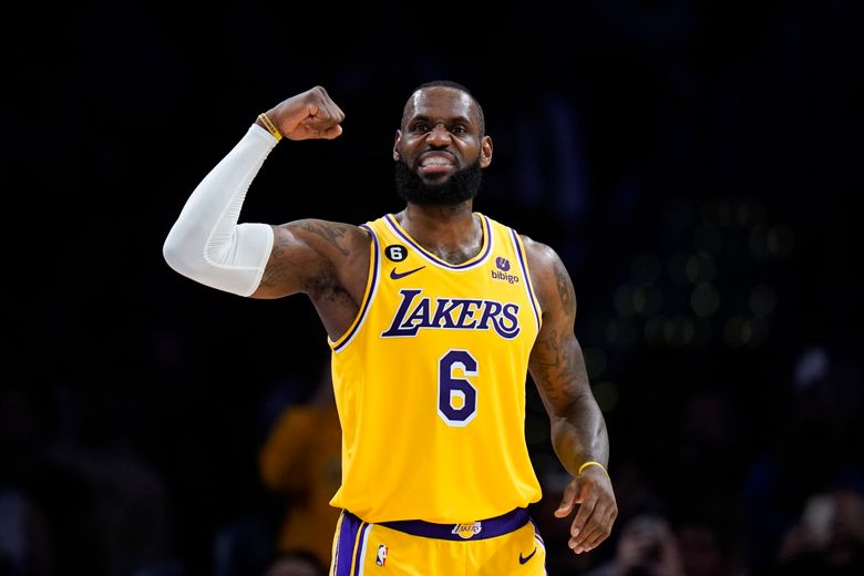 LeBron James' big fourth quarter helps Lakers beat Rockets - Los Angeles  Times