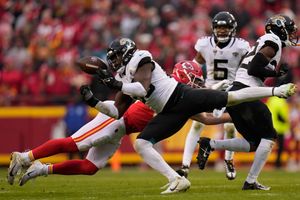 Mahomes leads Chiefs past Jags 27-20 with injured ankle - The San Diego  Union-Tribune