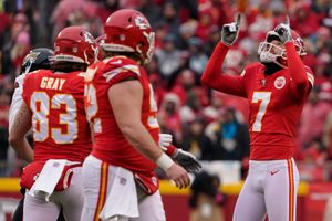 \ud83c\udfc8 Chiefs, led by hobbled Mahomes, beat Jags 27-20 in playoffs